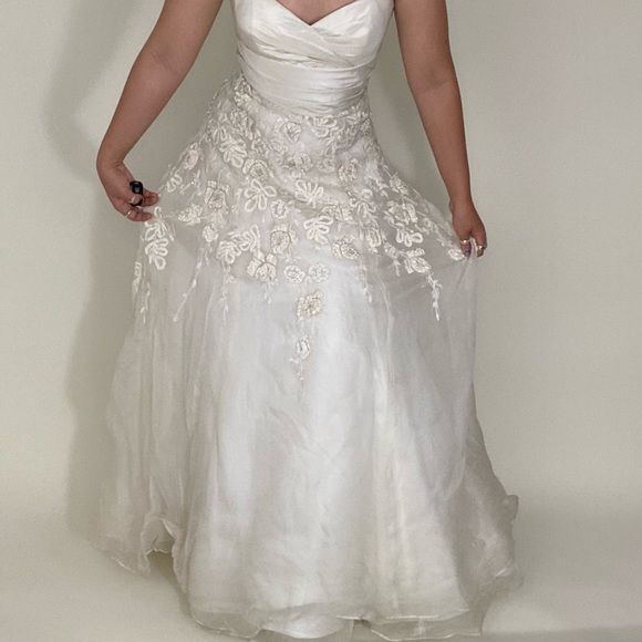 Watters Brides strapless wedding dress with train - Picture 8 of 16